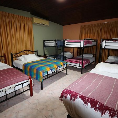 Hostal Cocos Inn Kota Panama Bagian luar foto