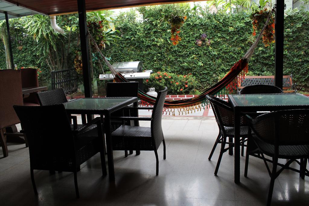 Hostal Cocos Inn Kota Panama Bagian luar foto