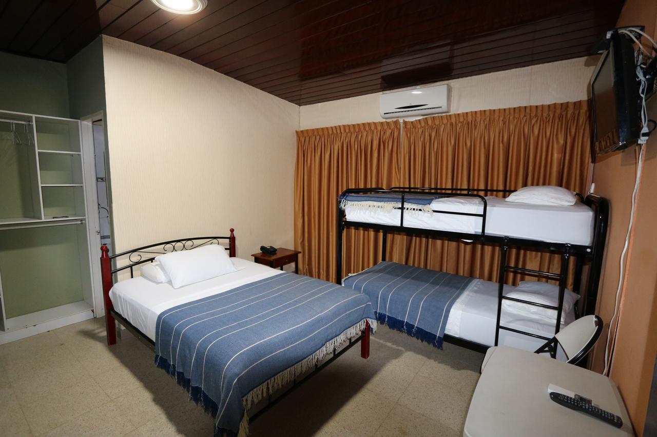 Hostal Cocos Inn Kota Panama Bagian luar foto