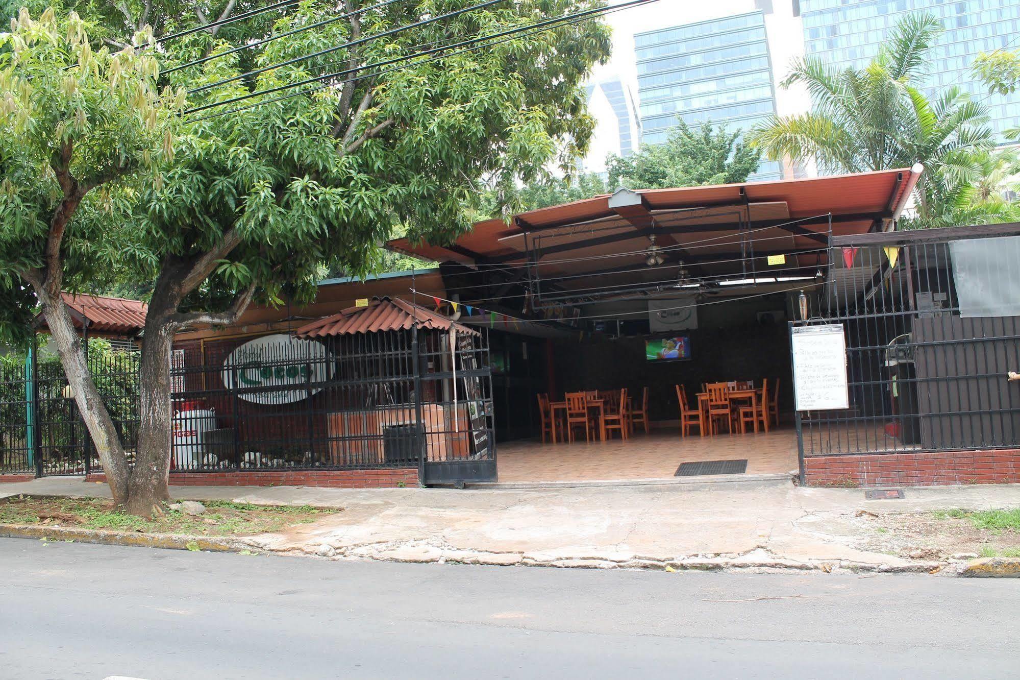 Hostal Cocos Inn Kota Panama Bagian luar foto