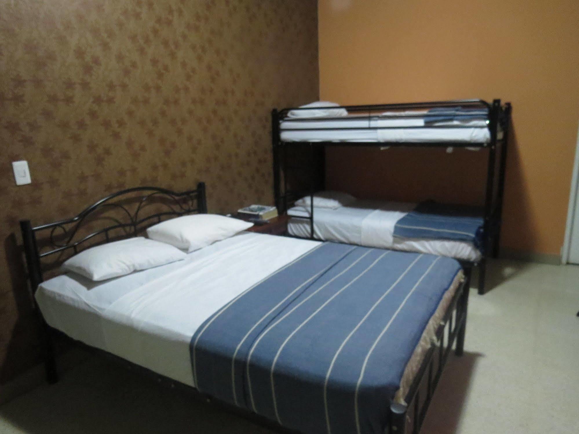 Hostal Cocos Inn Kota Panama Bagian luar foto