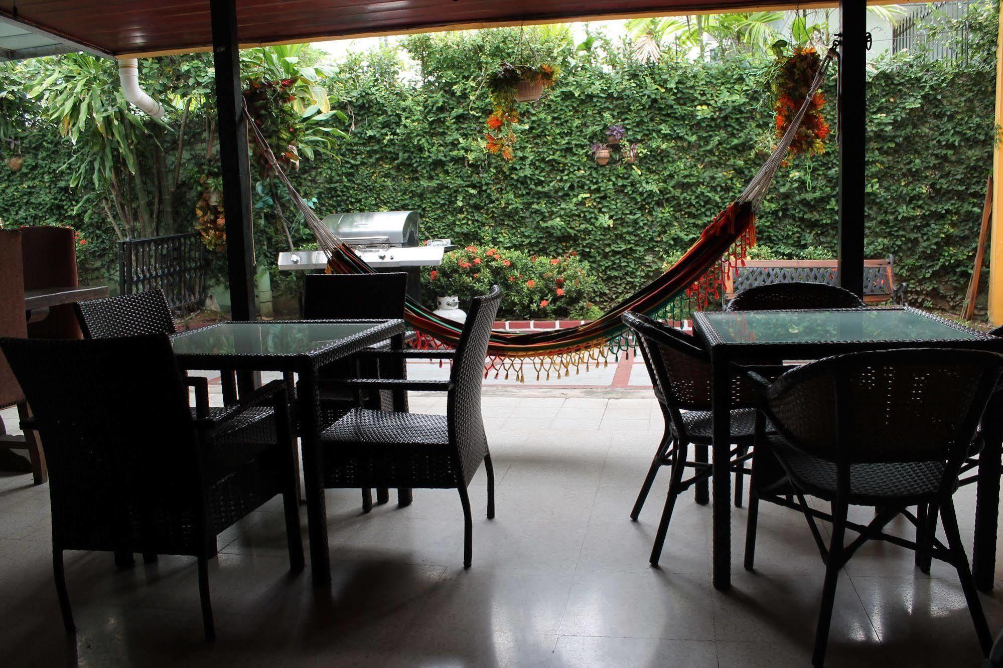 Hostal Cocos Inn Kota Panama Bagian luar foto